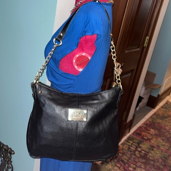 Nicole Miller  NWOT  Black shoulder bag  vegan leather  Gold tone accents chains - Picture 2 of 15